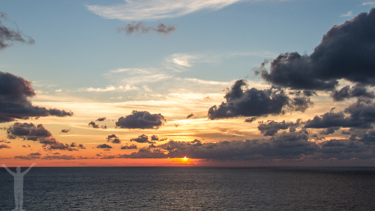 Magisk solnedgång till havs