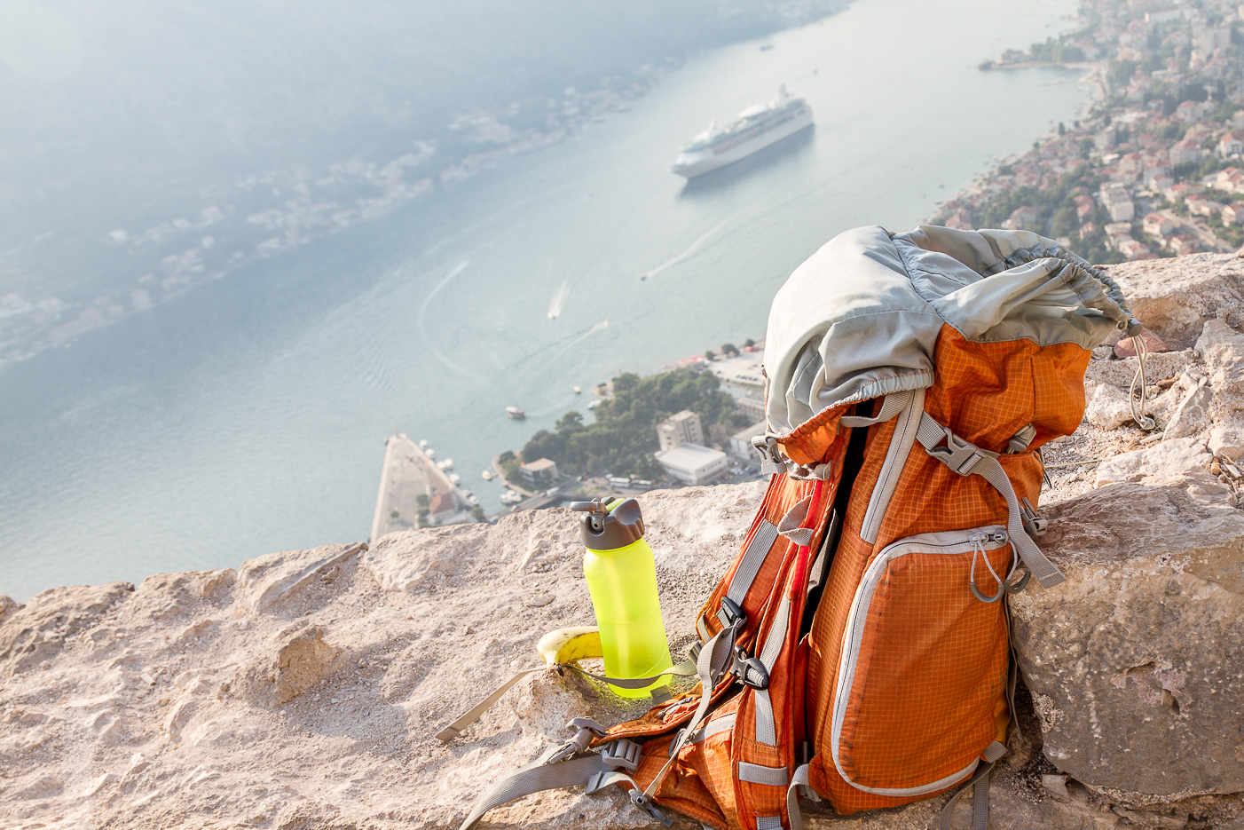 Ryggsäcken hängde med hela vägen upp till toppen