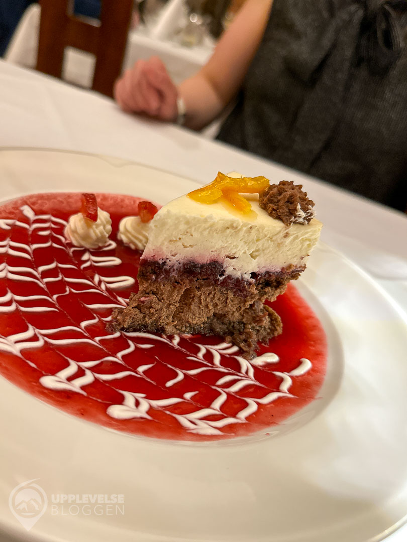 Halloncheesecake på Pod Baranem