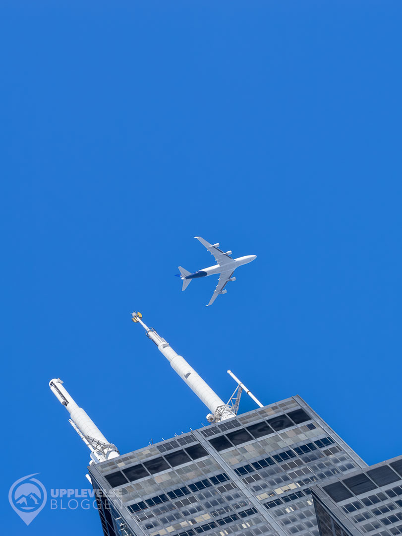 Willis Tower och Lufthansa Boeing 747-8, D-ABVM