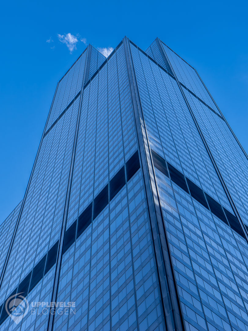 Nedanför Willis Tower i Chicago