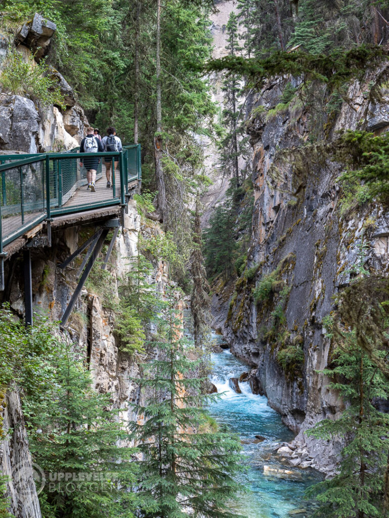 Enkel vandring till Lower Falls och Upper Falls