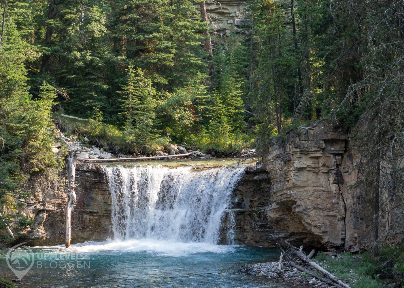 Vattenfall längs Johnston Canyon, Banff National Park