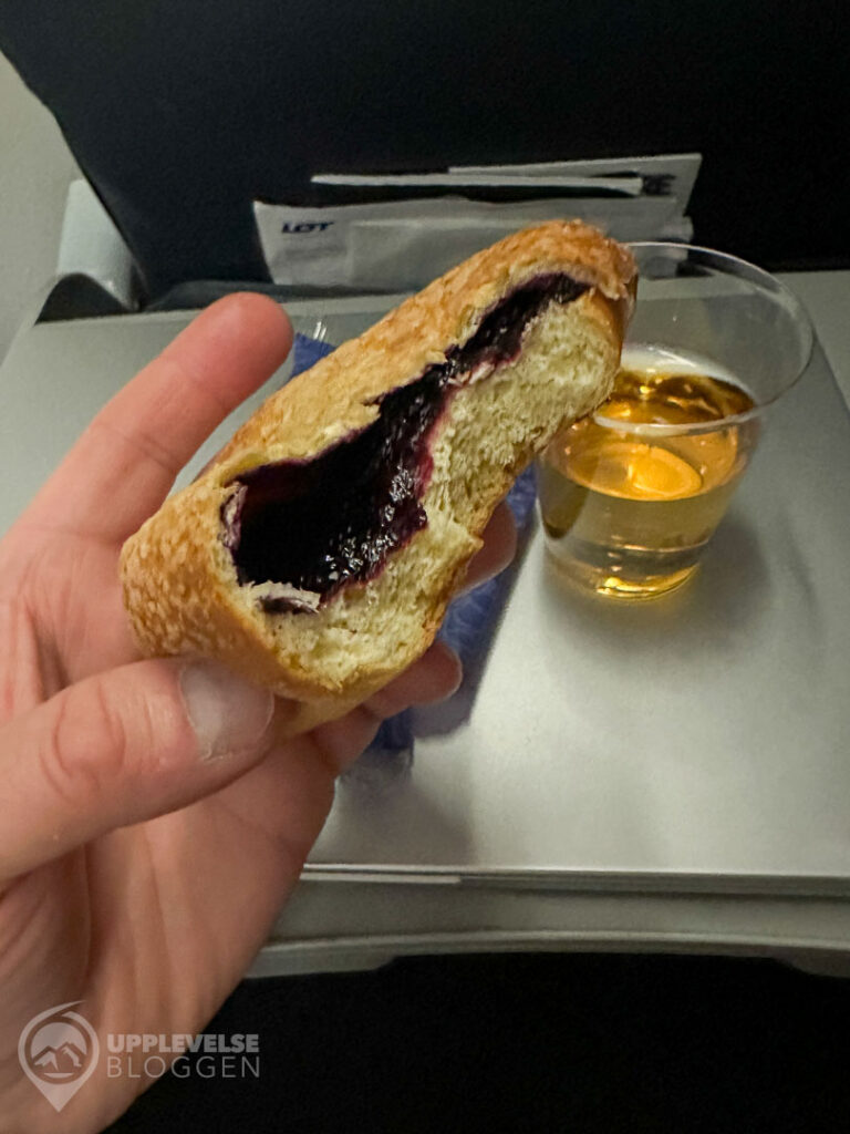 Snacks i ekonomiklass på LOT