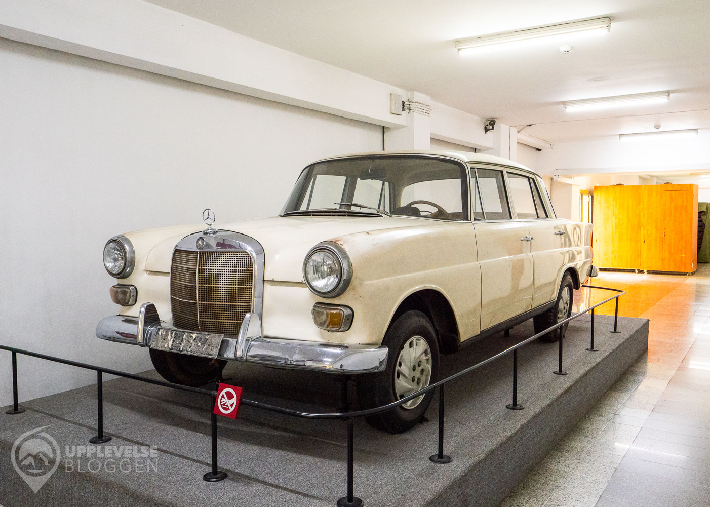 Mercedes-Benz 200 W110