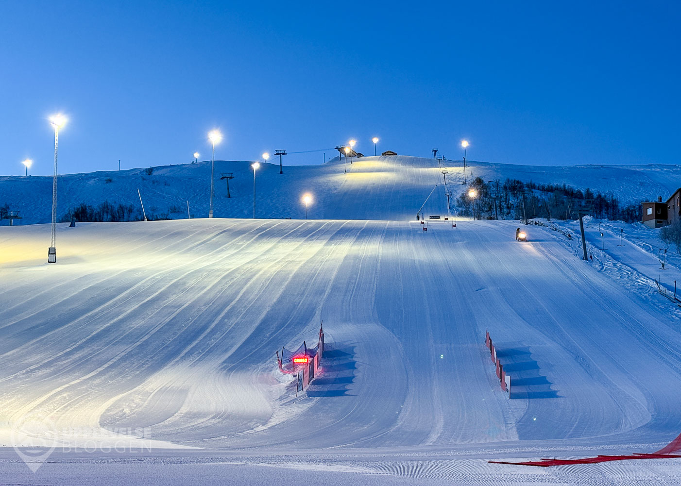 Nypistad skidbacke och blå timmen i Tänndalen
