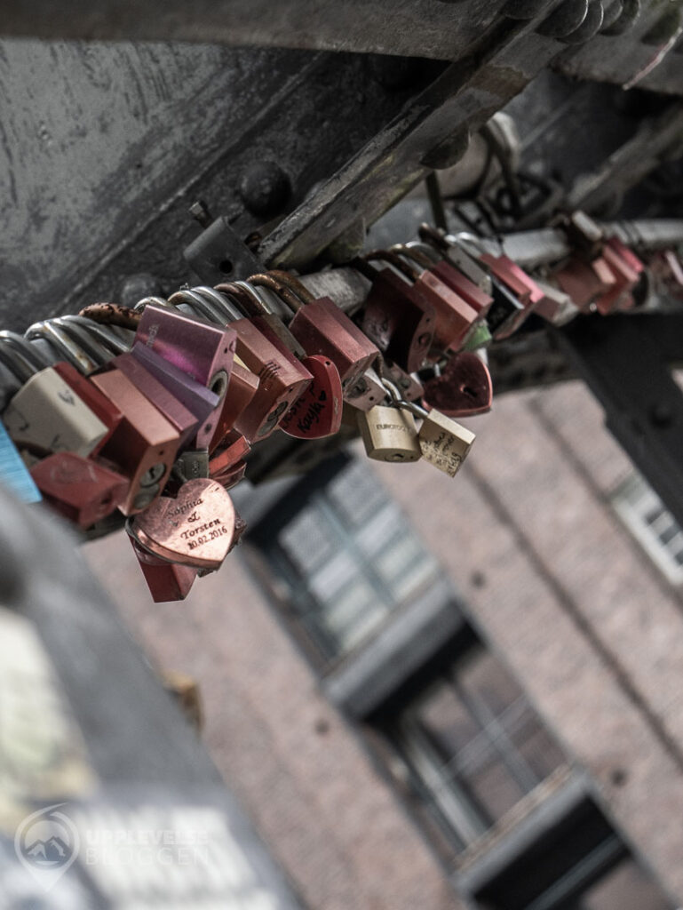 Hänglås på en bro i Hamburg