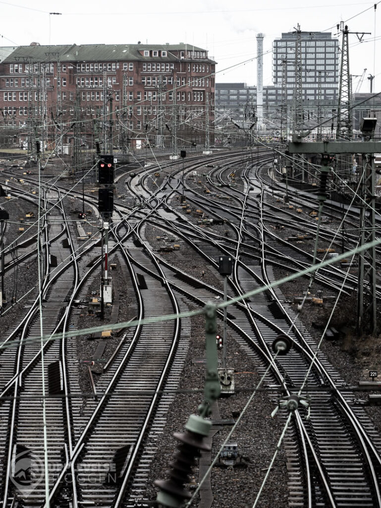 Tågräls vid centralstationen i Hamburg