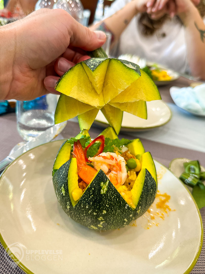 Lunch på Nhà hàng Pinetree House i Hue