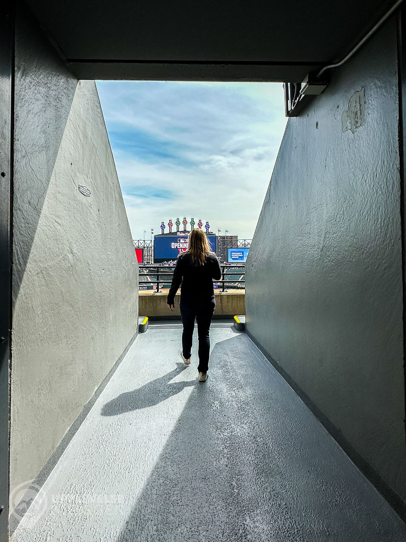 På väg ut till läktaren på Rate Field