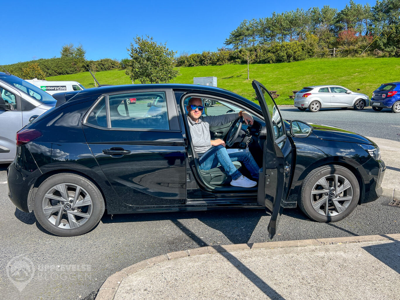 Hyrbil på Irland – vänstertrafik