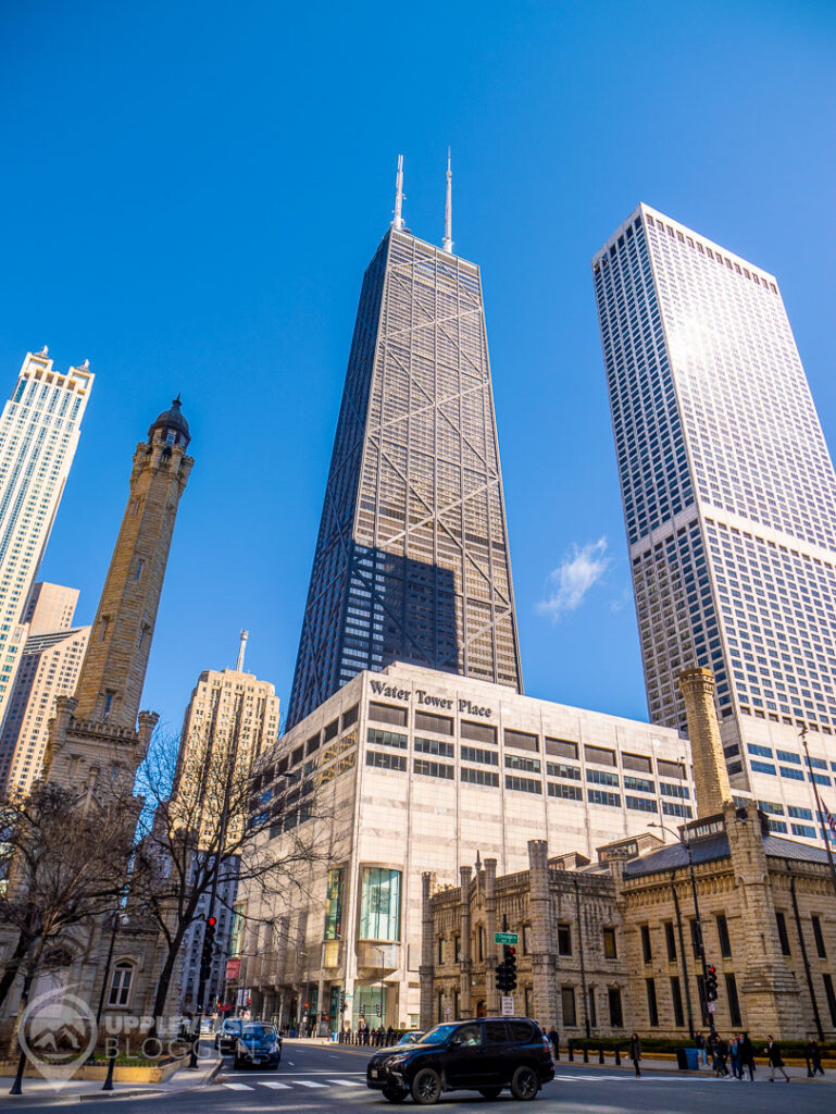 Chicago Water Tower, pumpstationen och Hancock Bulding i bakgrunden