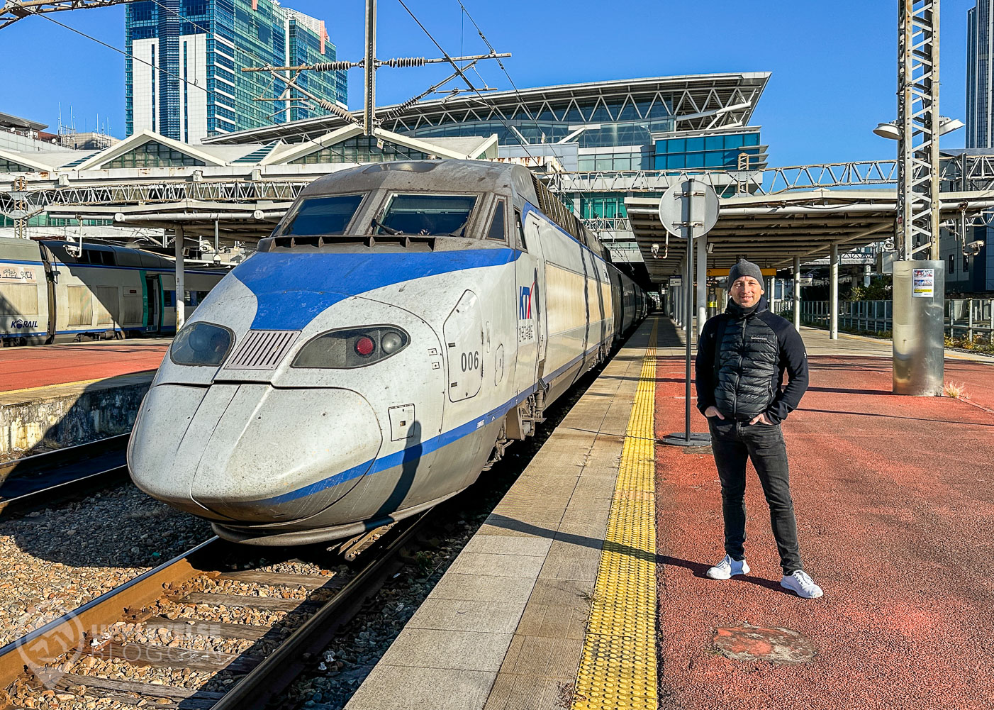 Dryden framför KTX-tåget i Busan