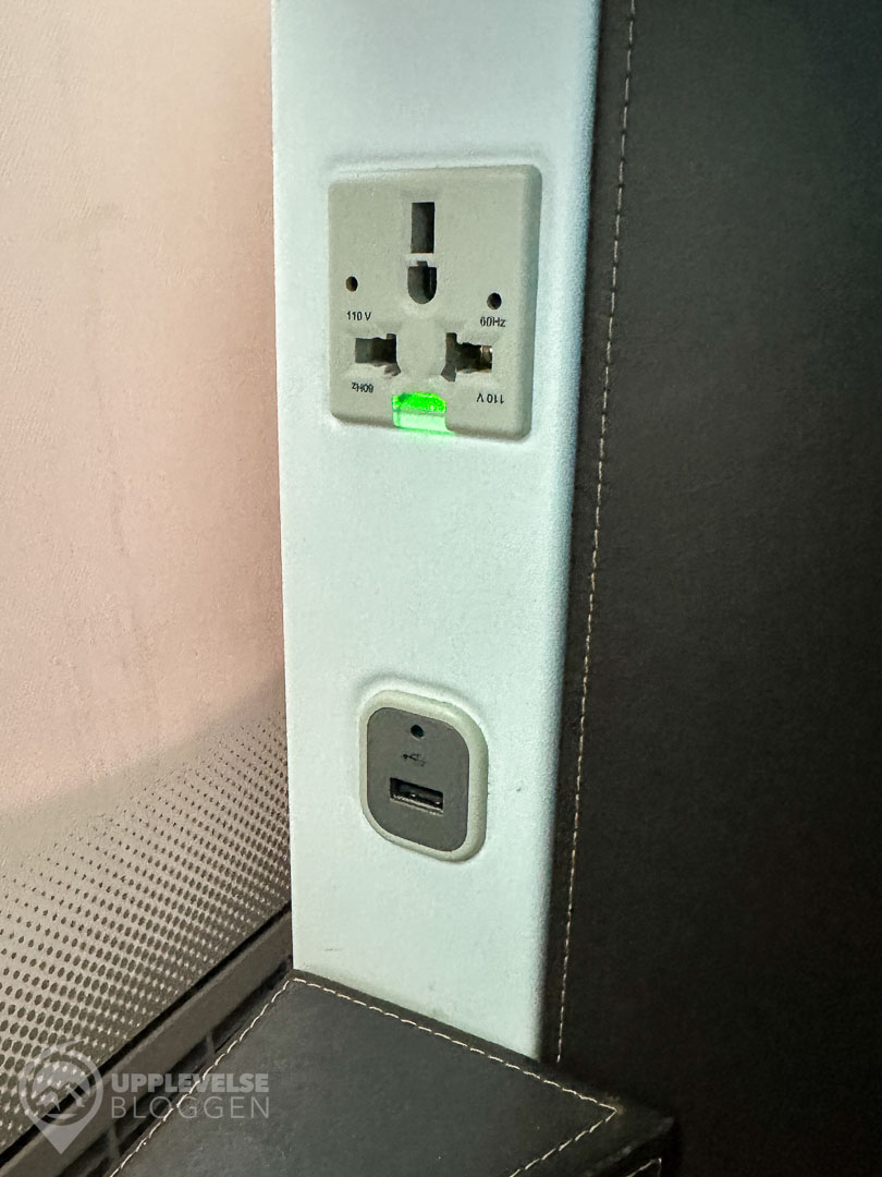 Strömuttag i KLM Business Class på 787