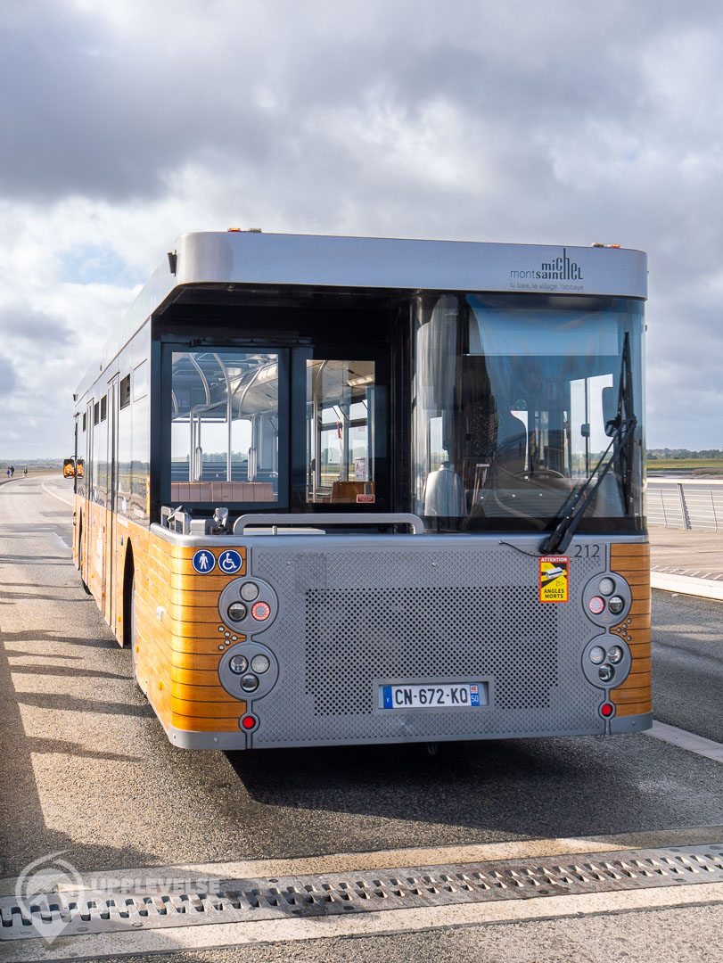 Transferbuss från parkeringen vid Mont-Saint-Michel