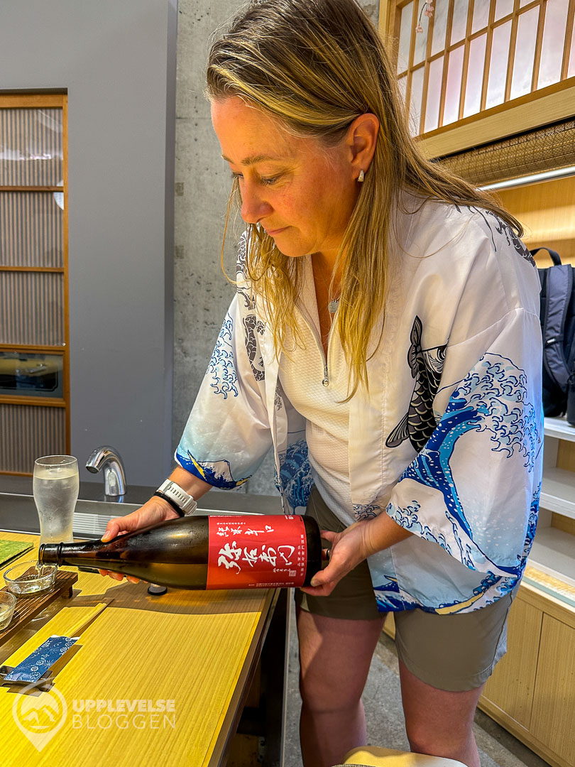 Maria på sakeprovning i Tokyo