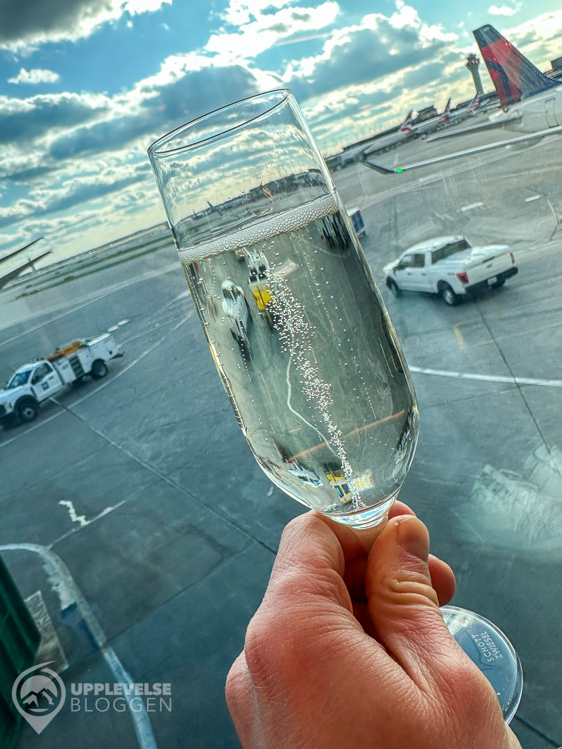 Champagne i loungen på ORD