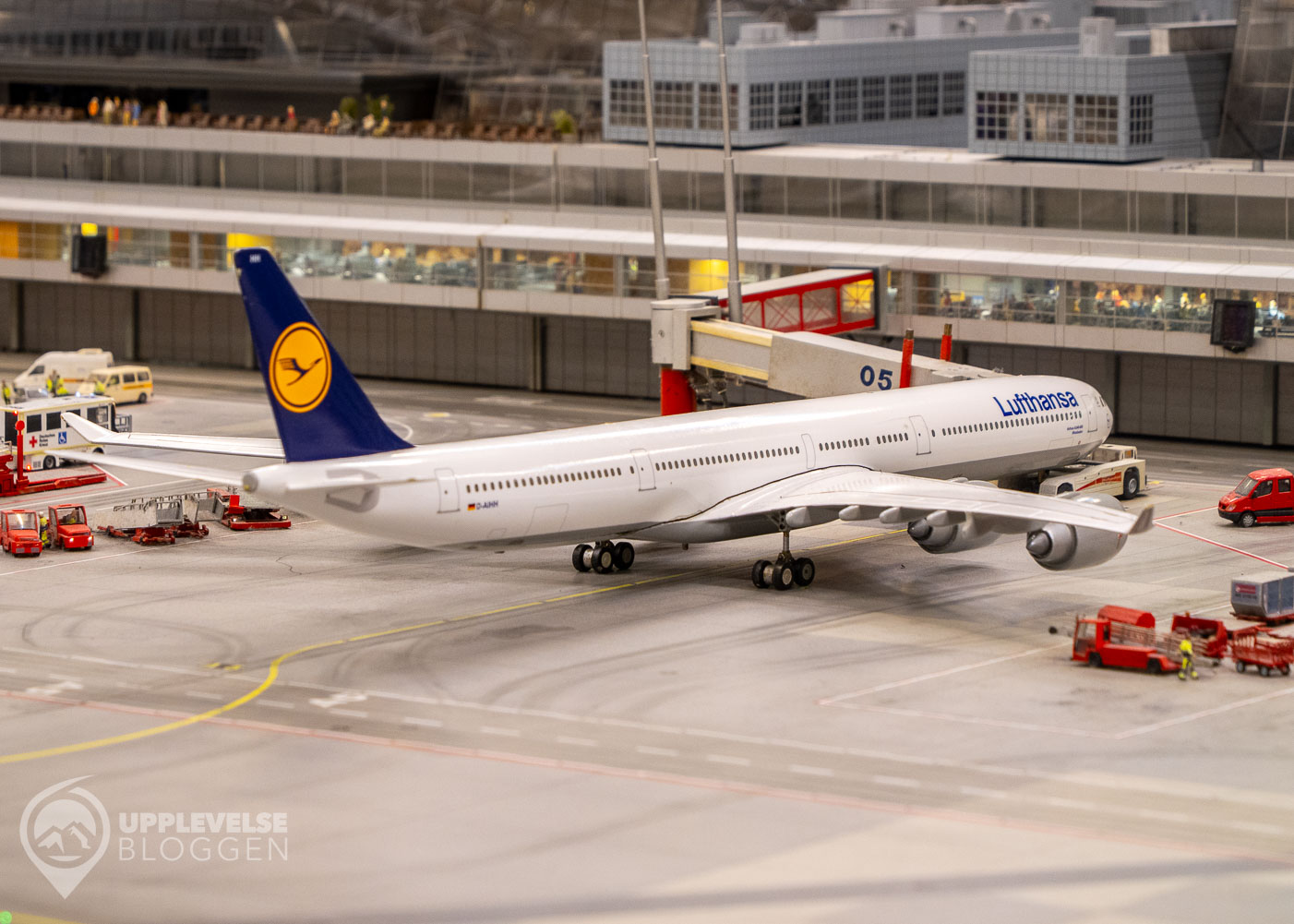 Lufthansa A340-600 på Knuffingen Airport