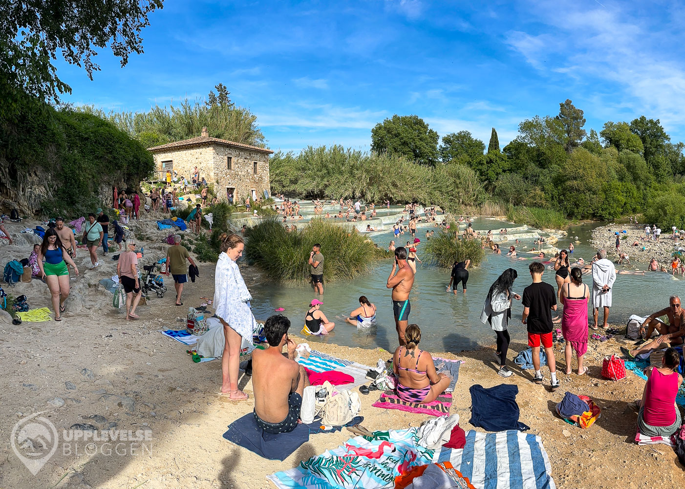 Folk vid Terme di Saturnia i Toscana